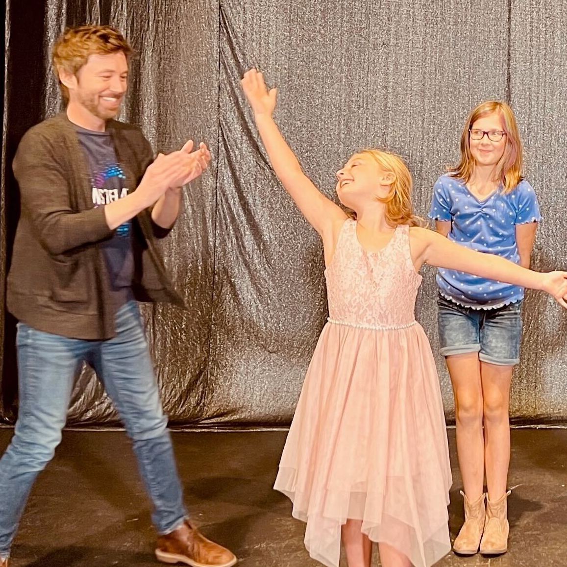 Broadway Kids: A Cabaret (Grades 3-6) Broadway Kids: A Cabaret (Grades 3-6)
